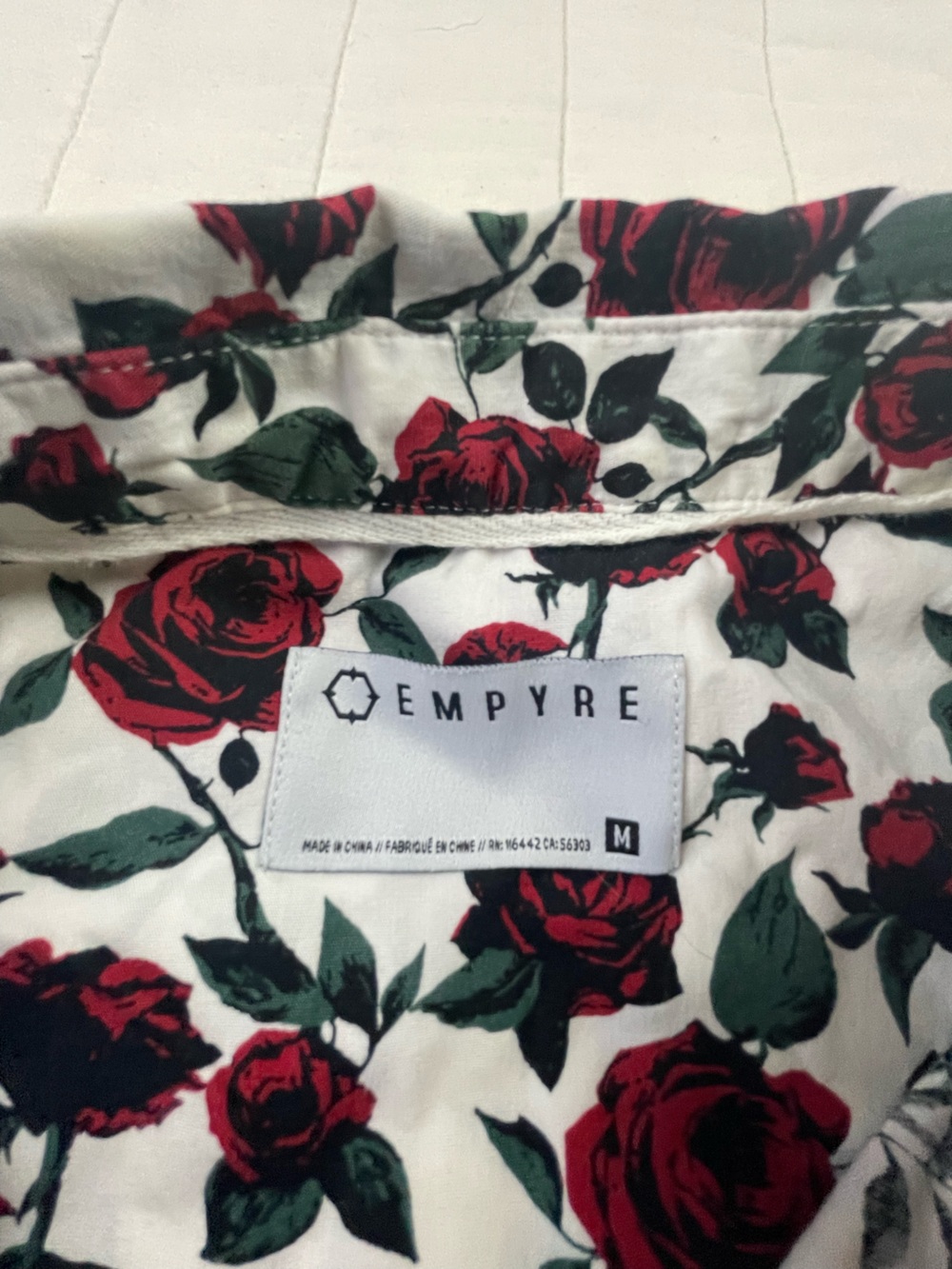 Empyre White Short-Sleeve CottonButton-Up with Red Rose Print Medium - Picture 3 of 9